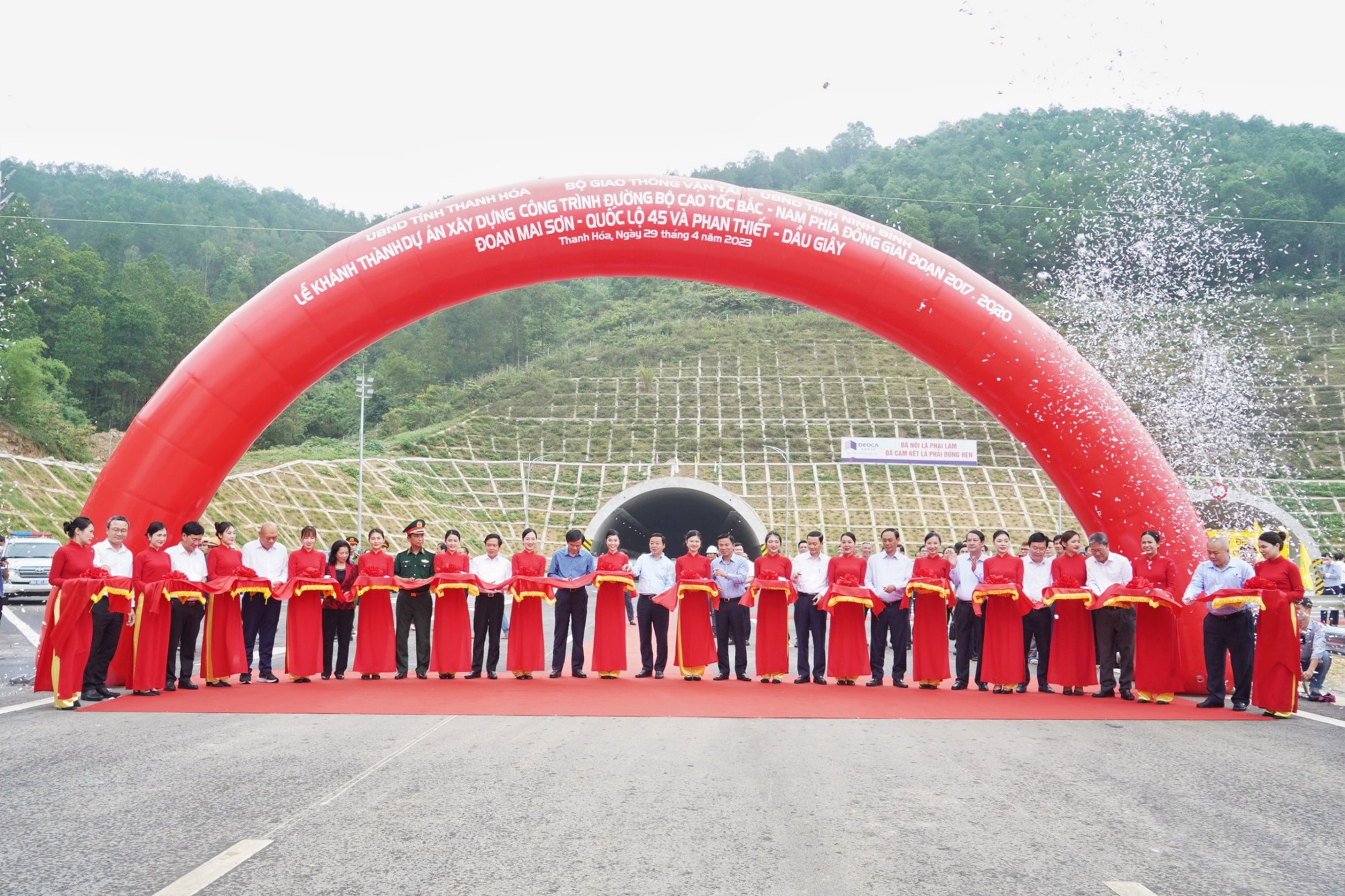 Khánh thành cao tốc Mai Sơn - Quốc Lộ 45, Phan Thiết - Dầu Giây: Sự kiện ý nghĩa dịp kỷ niệm 48 năm ngày đất nước thống nhất - Ảnh 7.