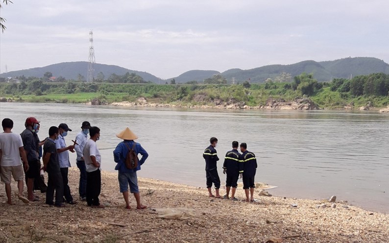 Phát hiện thi thể nam sinh lớp 10 trường chuyên trên sông Đà