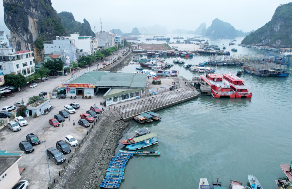 Quảng Ninh: Lắp đặt thêm một bến cảng mới tại bến Ao Tiên phục vụ tàu cỡ nhỏ - Ảnh 2.