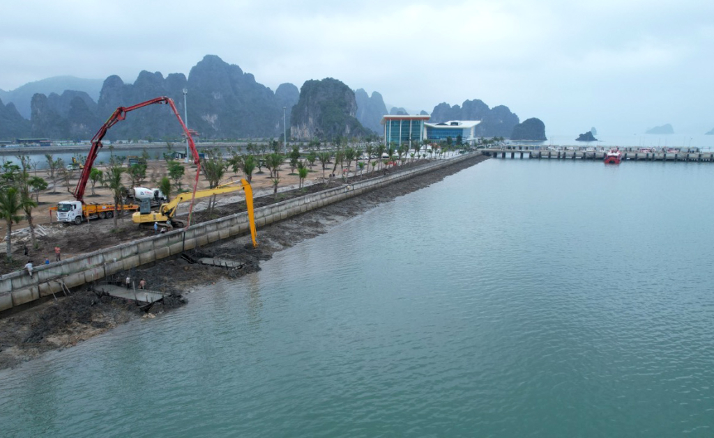 Quảng Ninh: Lắp đặt thêm một bến cảng mới tại bến Ao Tiên phục vụ tàu cỡ nhỏ - Ảnh 1.