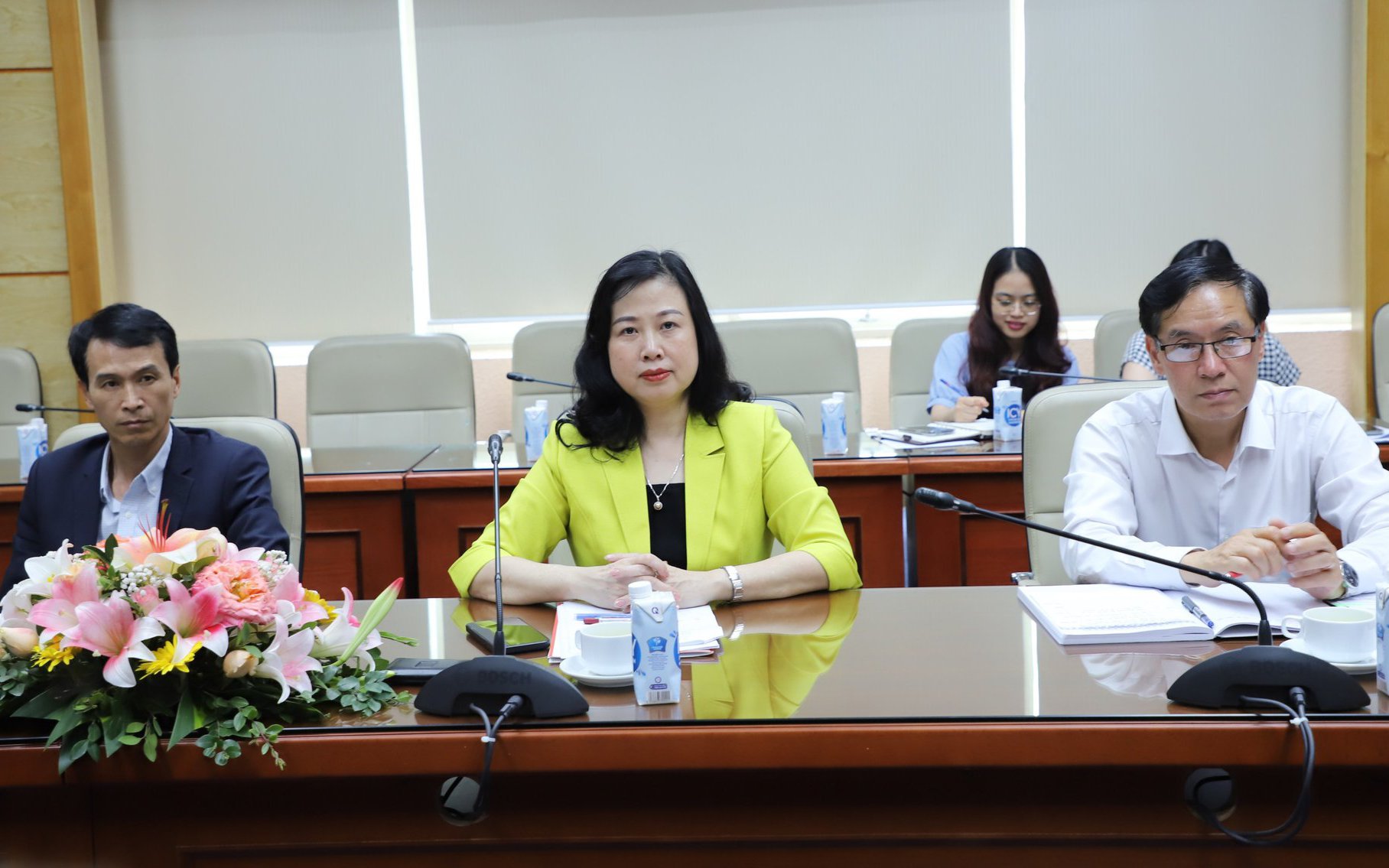 Thứ trưởng Thường trực Bộ Y tế Vũ Mạnh Hà tiếp, làm việc với EuroCham và Pharma Group- Ảnh 13.