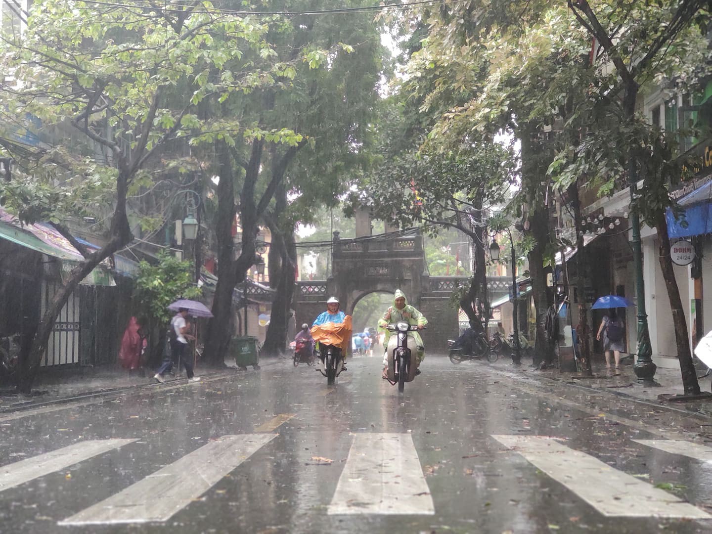 Khu vực nội thành Hà Nội sắp có mưa dông