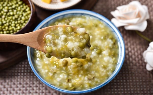 Món ăn, bài thuốc từ đậu xanh và những lưu ý khi dùng