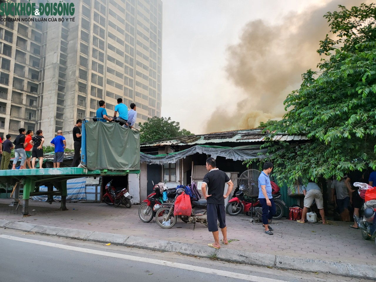 Thêm vụ cháy ở Hà Nội, hàng trăm người dân hoảng loạn tháo chạy - Ảnh 5.