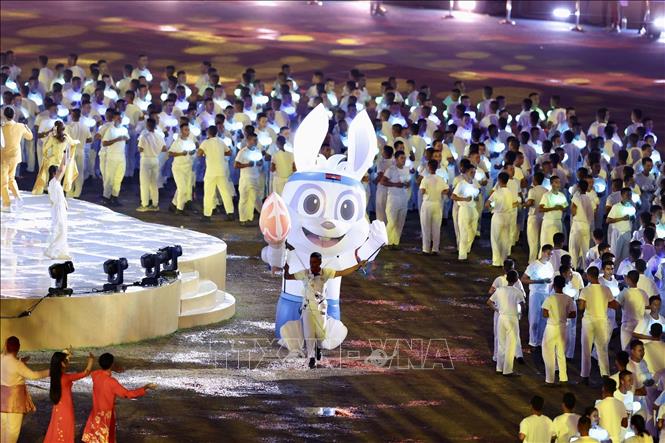 Hình ảnh ấn tượng tại lễ bế mạc SEA Games 32: Lung linh sắc màu - Ảnh 3.