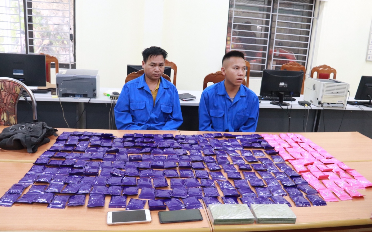  Bắt 2 thanh niên mua bán 2 bánh heroin và 48.000 viên ma túy