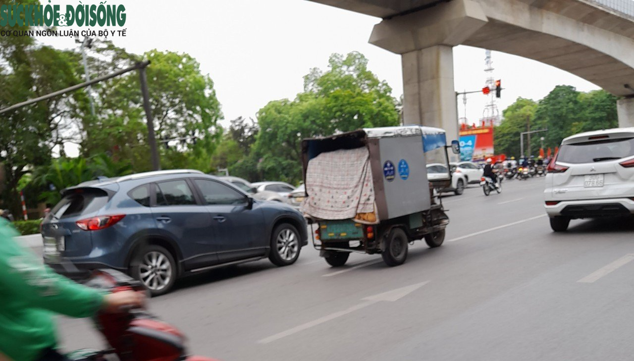 Bất chấp bị xử phạt, xe ba gác tự chế vẫn tung hoành trên các tuyến phố thủ đô - Ảnh 6.