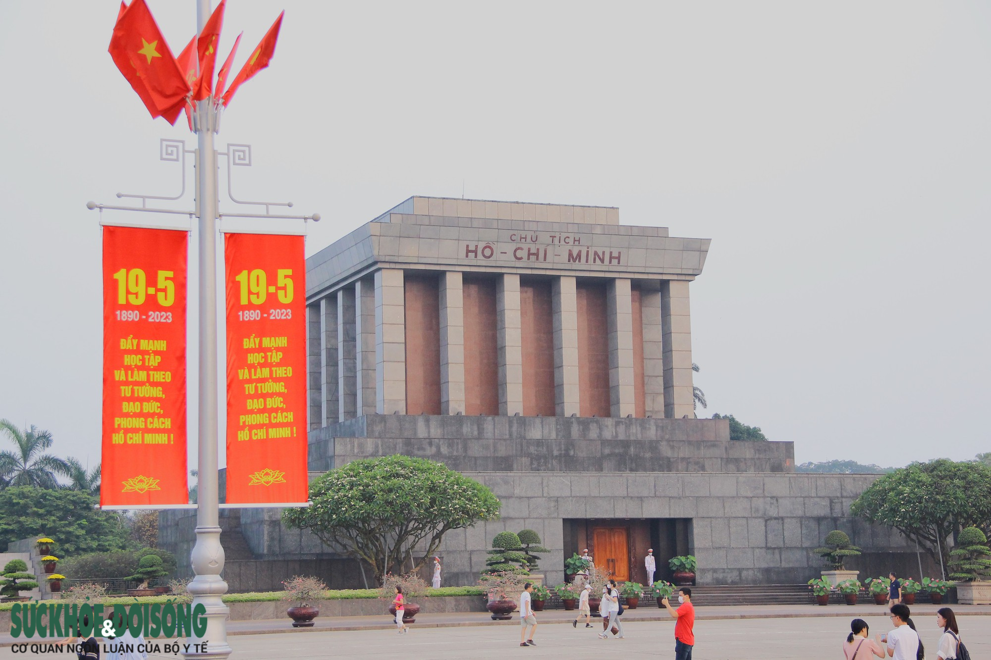 Xúc động lễ thượng cờ trong ngày sinh Chủ tịch Hồ Chí Minh - Ảnh 17.