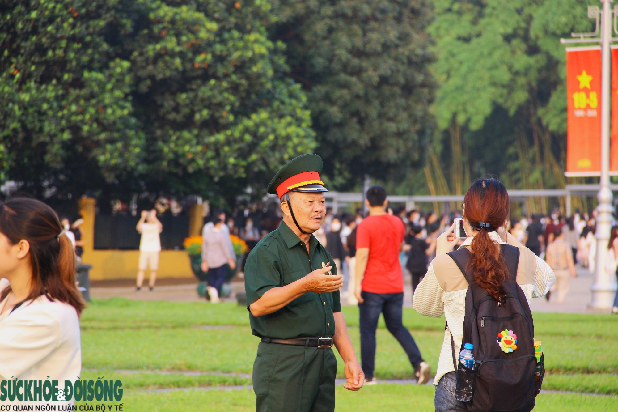 Xúc động lễ thượng cờ trong ngày sinh Chủ tịch Hồ Chí Minh - Ảnh 16.