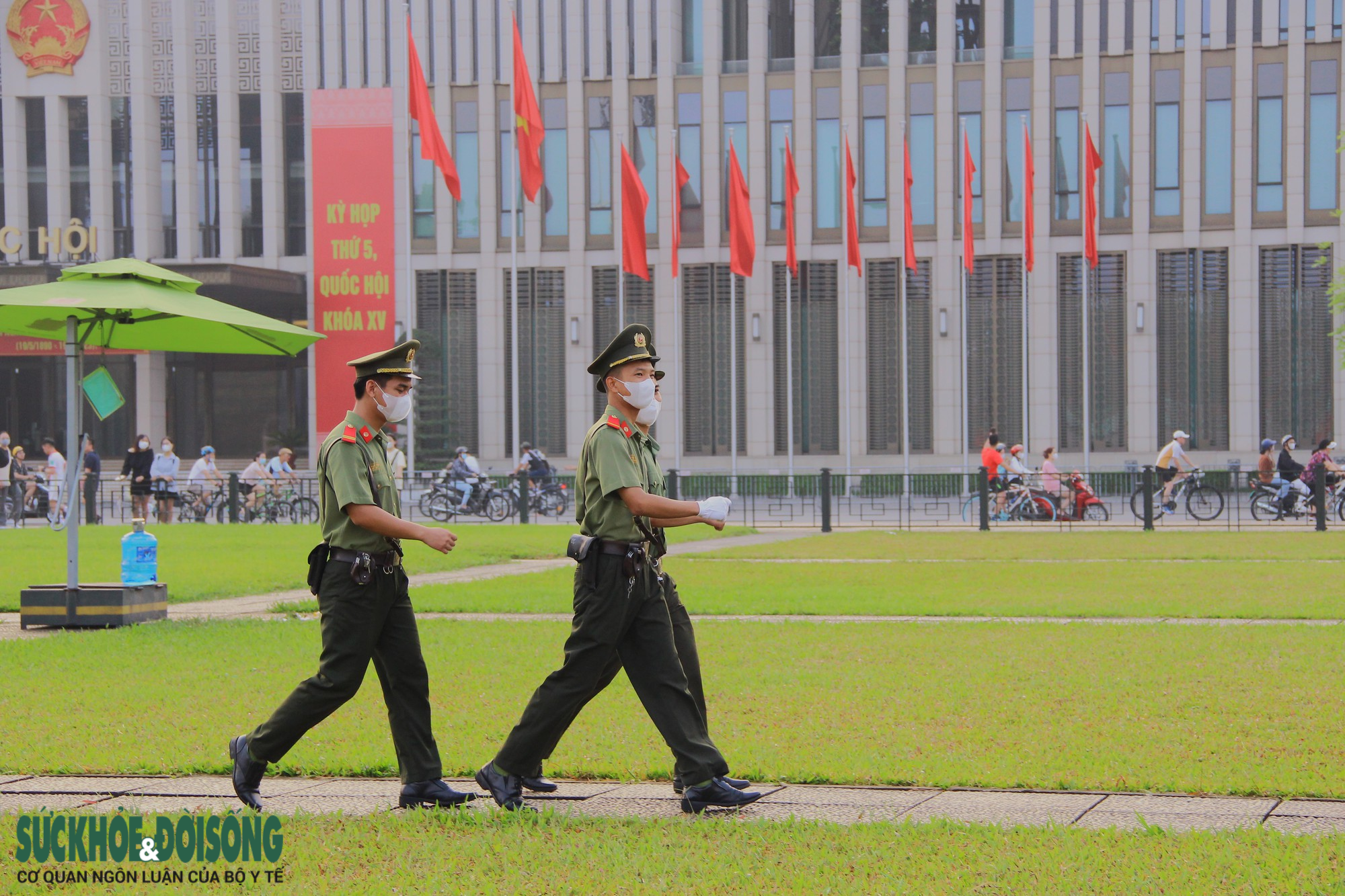 Xúc động lễ thượng cờ trong ngày sinh Chủ tịch Hồ Chí Minh - Ảnh 15.