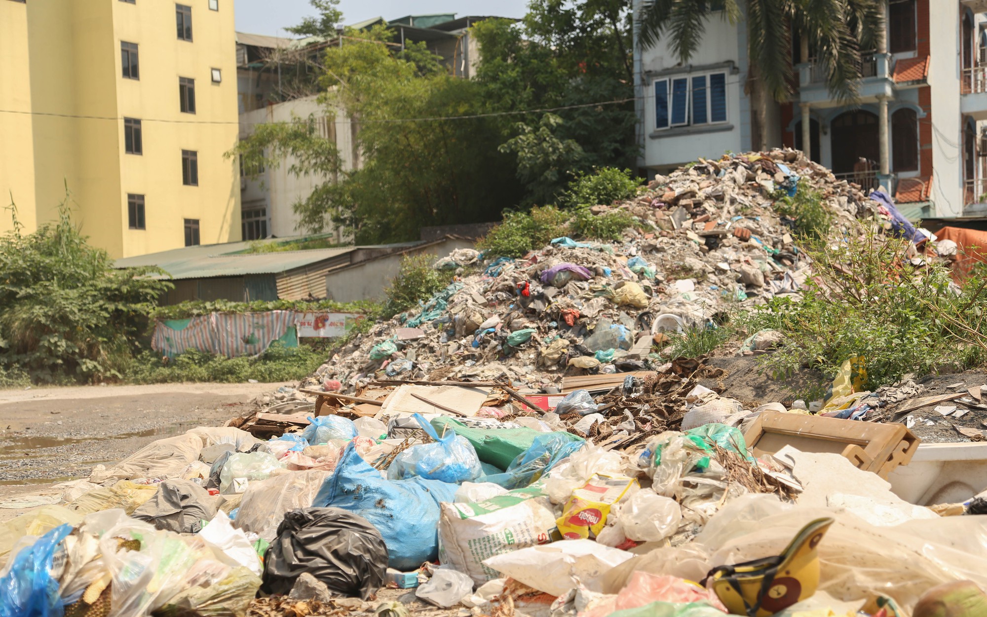 Người dân bị rác thải "tra tấn" nhiều năm vì dự án chậm tiến độ