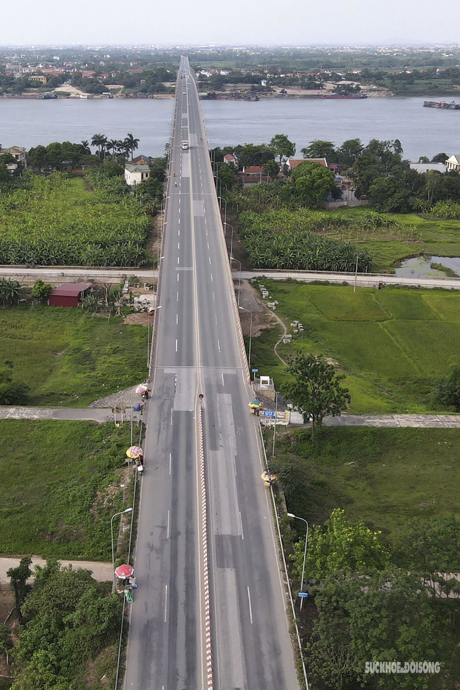 Chiêm ngưỡng cây cầu bắc qua Sông Hồng dài nhất Việt Nam - Ảnh 4.