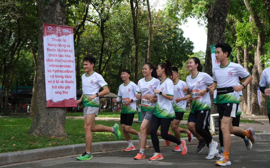 500 thanh niên chạy marathon hưởng ứng chiến dịch nói không với thuốc lá và thuốc lá điện tử