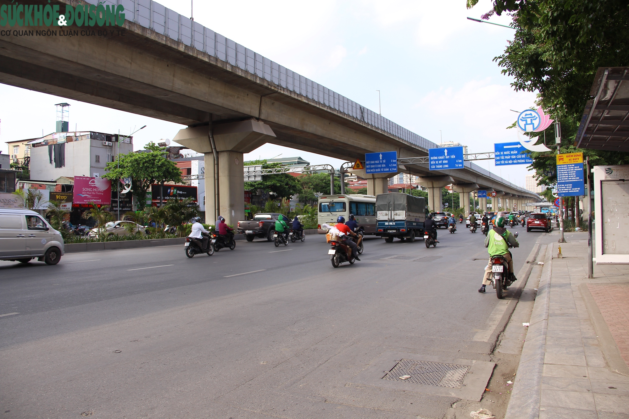 Cận cảnh các vị trí lắp đặt rào chắn thi công trên đường Nguyễn Trãi - Ảnh 5.