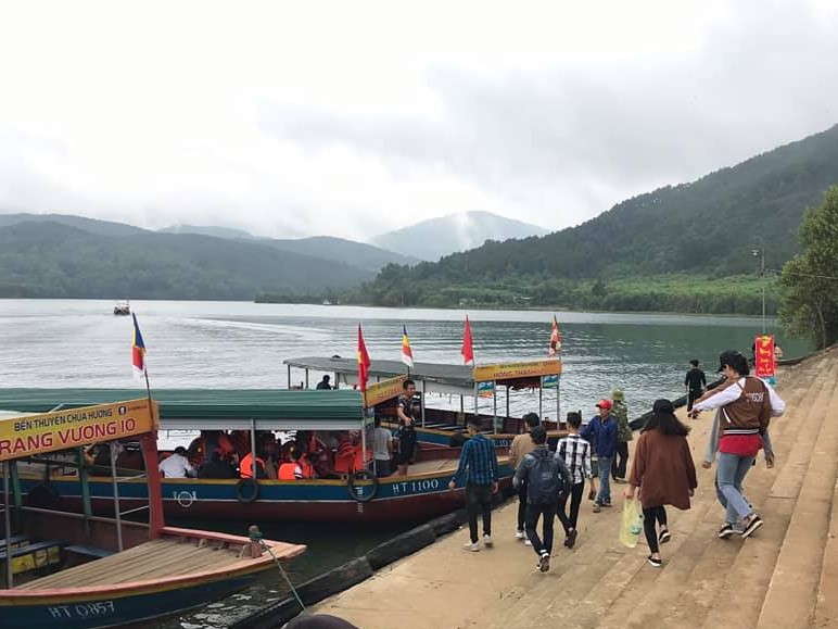 Du khách đuối nước tử vong khi đi du lịch chùa Hương Tích - 1
