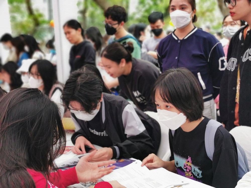 Sau tốt nghiệp THPT, nên chọn học đại học hay học trường nghề, cao đẳng?