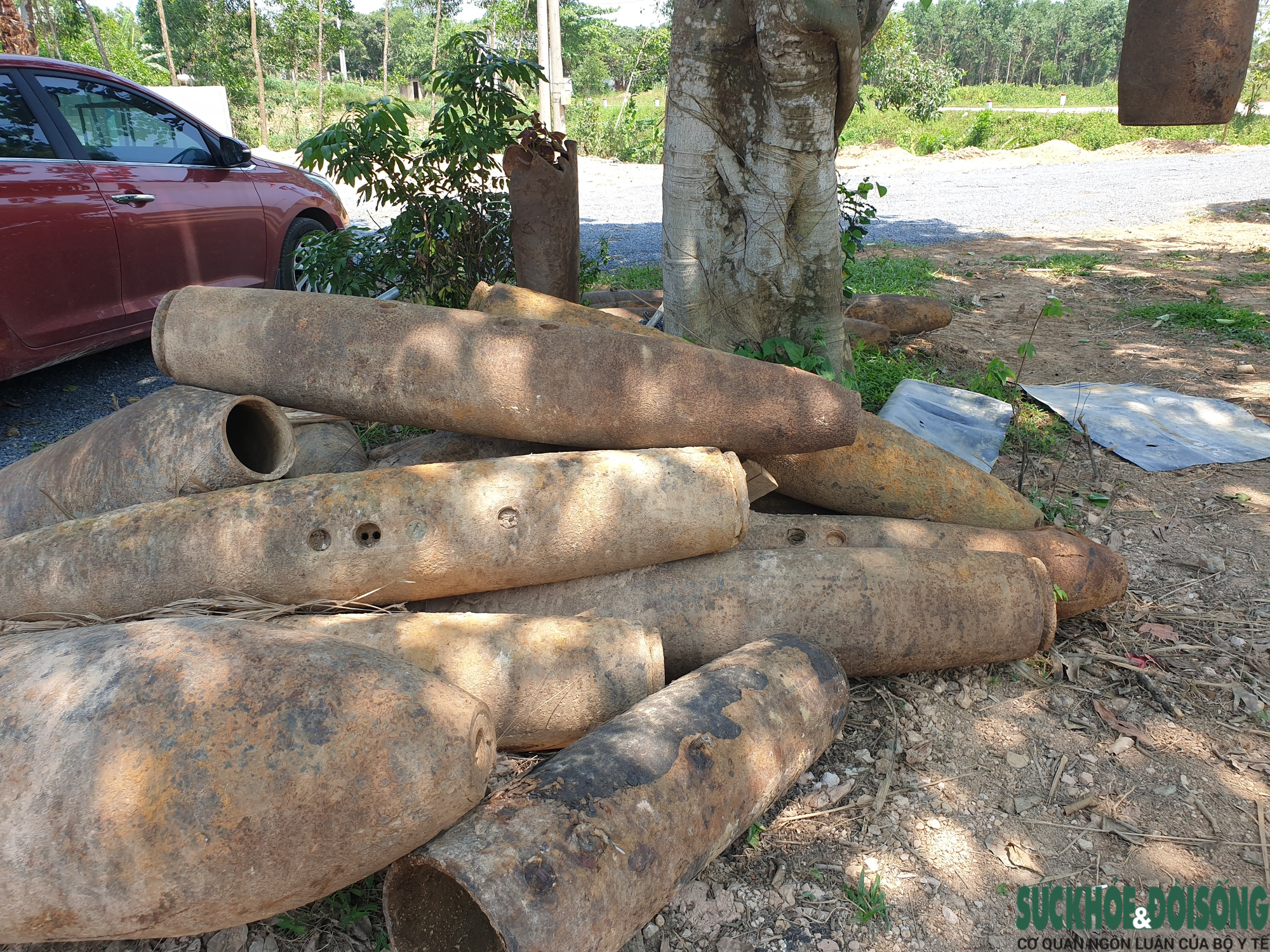 Độc đáo ngôi nhà làm bằng vỏ bom, đạn của lão nông miền đất lửa - Ảnh 9.