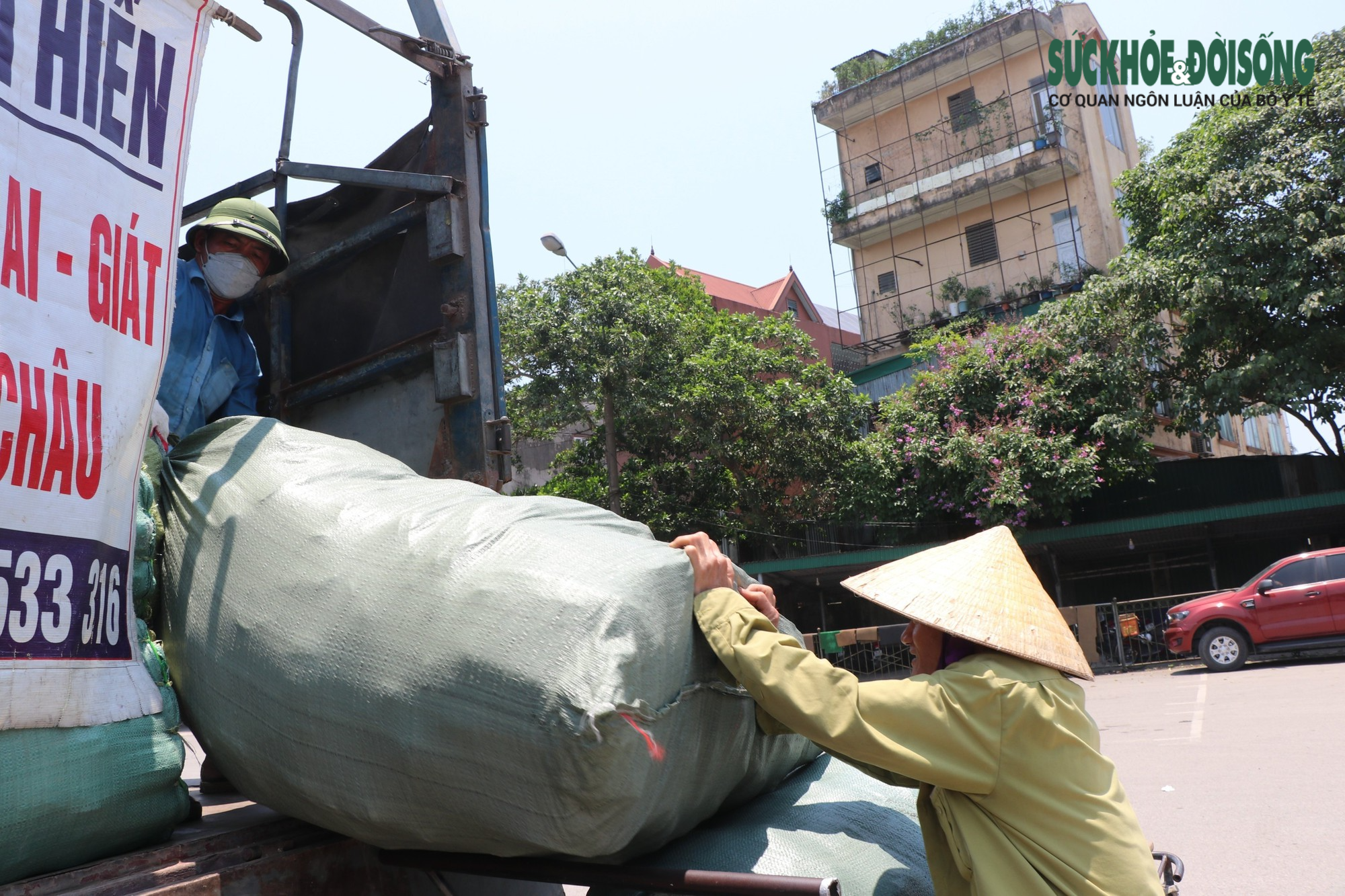 Miền Trung quay cuồng trong nắng nóng gay gắt - Ảnh 3.