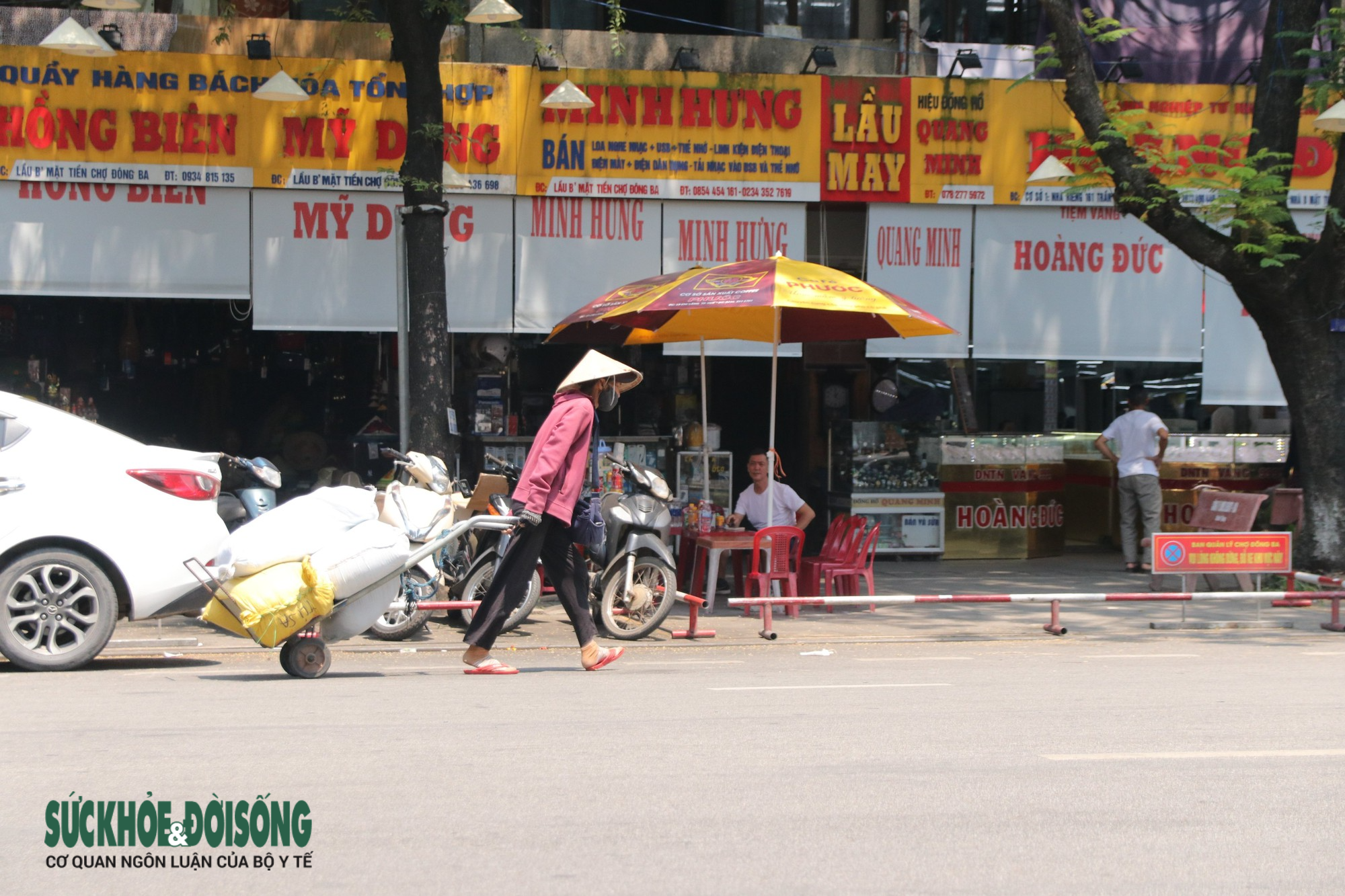 Miền Trung quay cuồng trong nắng nóng gay gắt - Ảnh 15.