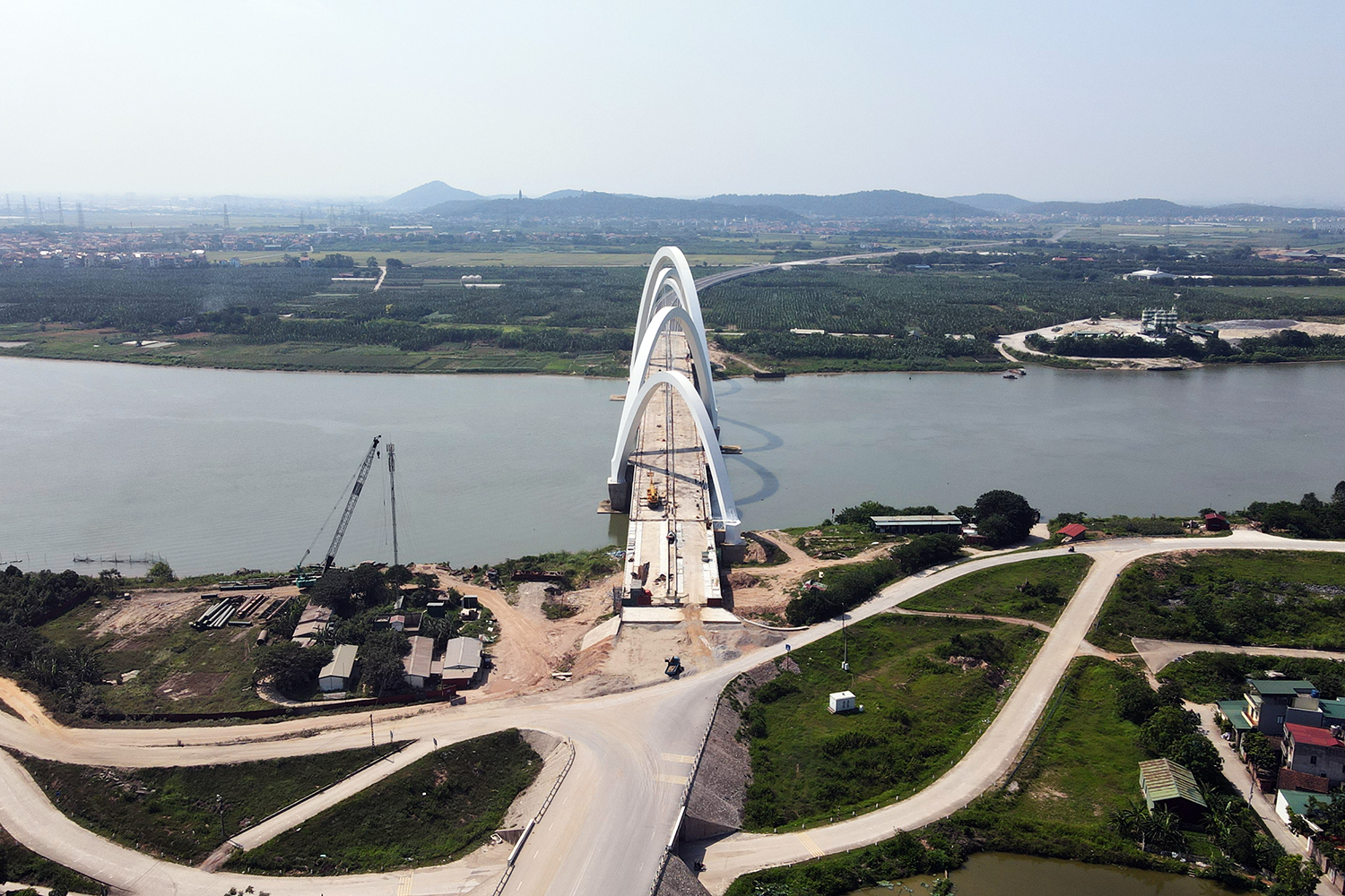 Chiêm ngưỡng cây cầu với 5 vòm thép cao nhất Việt Nam  - Ảnh 2.