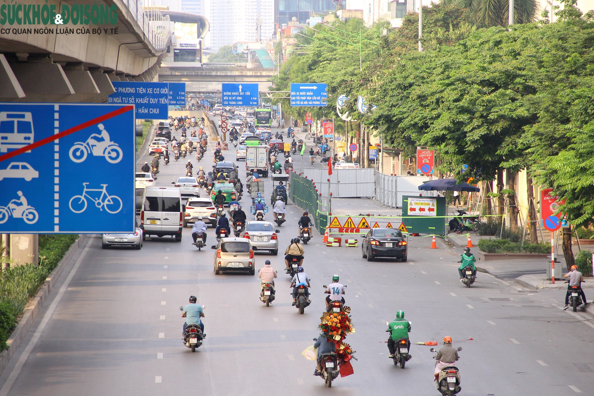 Lỗ cốt đã án ngữ nhưng chưa có biển báo giao thông trên đường Nguyễn Trãi - Ảnh 4.