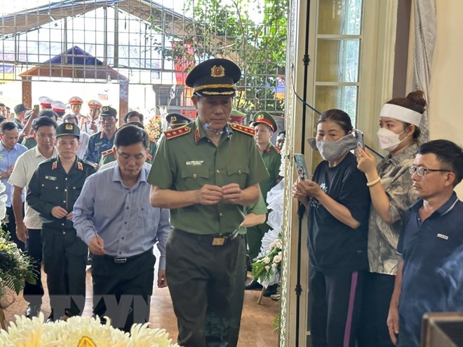 Phó Thủ tướng Trần Lưu Quang thăm các nạn nhân vụ tấn công tại Đắk Lắk - Ảnh 10.