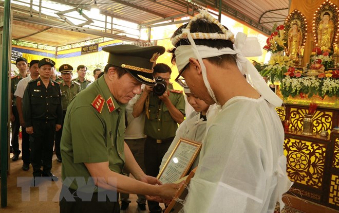 Phó Thủ tướng Trần Lưu Quang thăm các nạn nhân vụ tấn công tại Đắk Lắk - Ảnh 11.