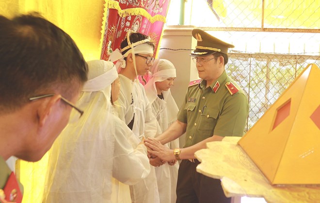Phó Thủ tướng Trần Lưu Quang thăm các nạn nhân vụ tấn công tại Đắk Lắk - Ảnh 13.
