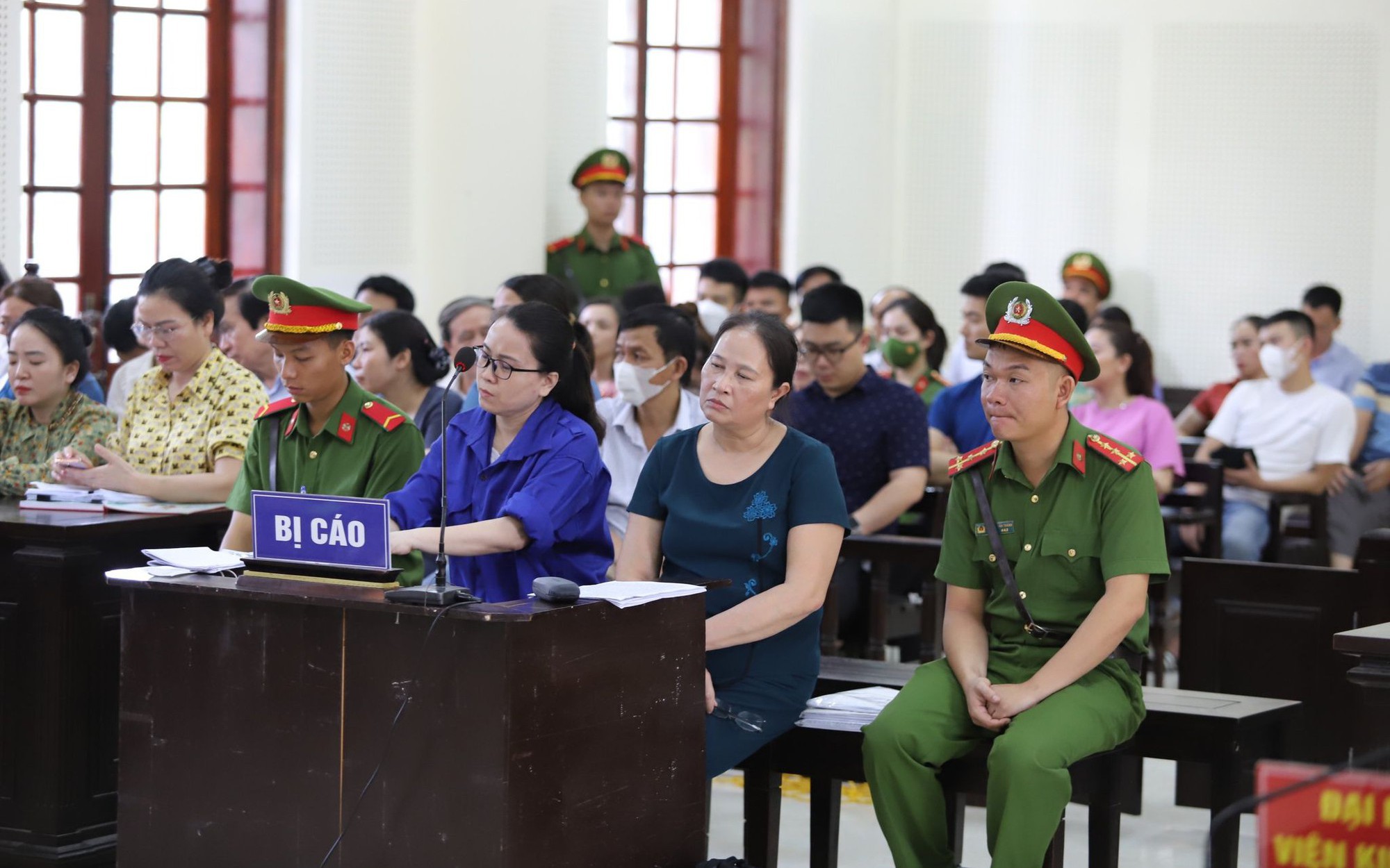 Tòa phúc thẩm ở Nghệ An giảm án cho cô giáo Lê Thị Dung