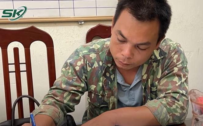 Nam thanh niên cầm 'phóng lợn' chống đối CSGT trong đêm- Ảnh 2.