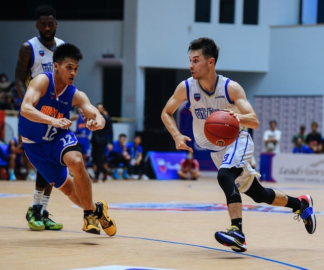 Cầu thủ xuất sắc giải bóng rổ chuyên nghiệp Việt Nam VBA 2023 truyền cảm hứng chơi bóng rổ cho giới trẻ - Ảnh 1.