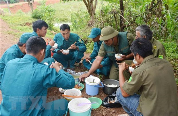 Vụ tấn công ở Đắk Lắk: Những phần cơm ấm áp nghĩa tình quân dân - Ảnh 3.