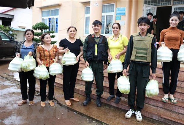 Vụ tấn công ở Đắk Lắk: Những phần cơm ấm áp nghĩa tình quân dân - Ảnh 2.
