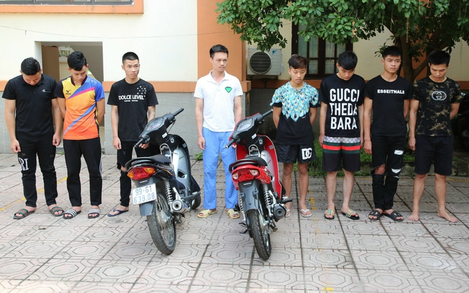 Rủ nhau bốc đầu xe máy, 7 thành viên ‘Hội Dị Nhân X’ bị khởi tố