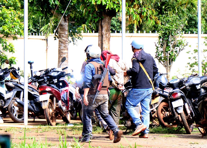 Cận cảnh hiện trường vụ tấn công trụ sở Ủy ban Nhân dân xã ở Đắk Lắk - Ảnh 13.