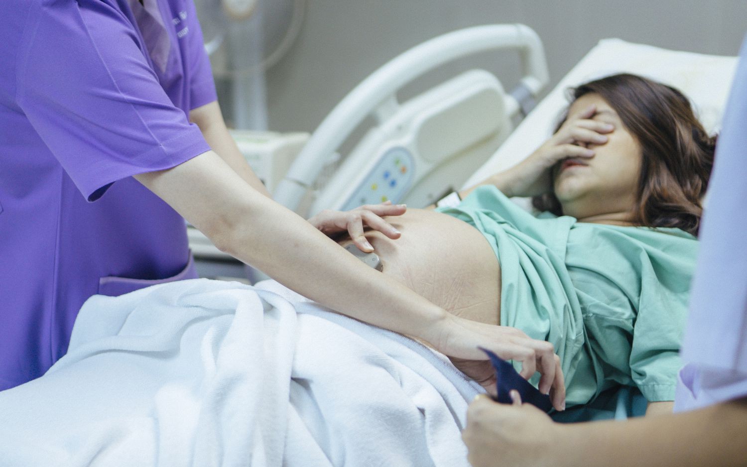 Rủi ro sức khỏe khi mang thai ở tuổi mãn kinh