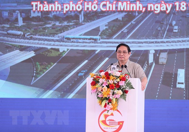 Thủ tướng phát lệnh khởi công đồng loạt 3 dự án giao thông quan trọng - Ảnh 2.