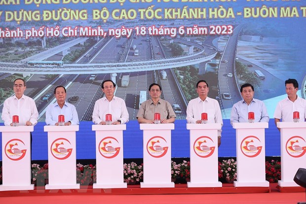 Thủ tướng phát lệnh khởi công đồng loạt 3 dự án giao thông quan trọng - Ảnh 1.