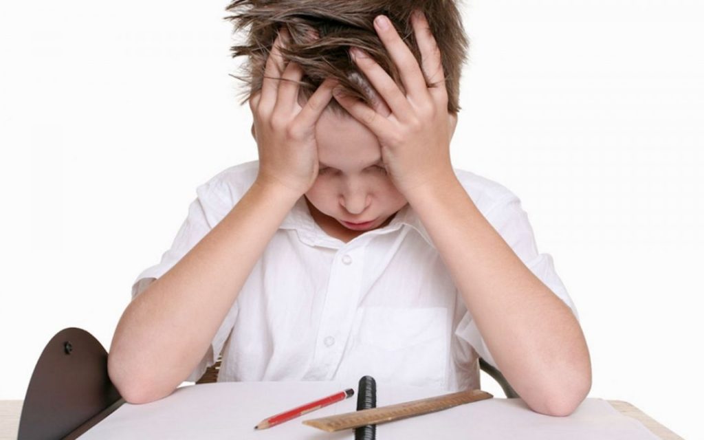 Trẻ bị stress do áp lực thi cử, cha mẹ cần làm gì? - Ảnh 2.