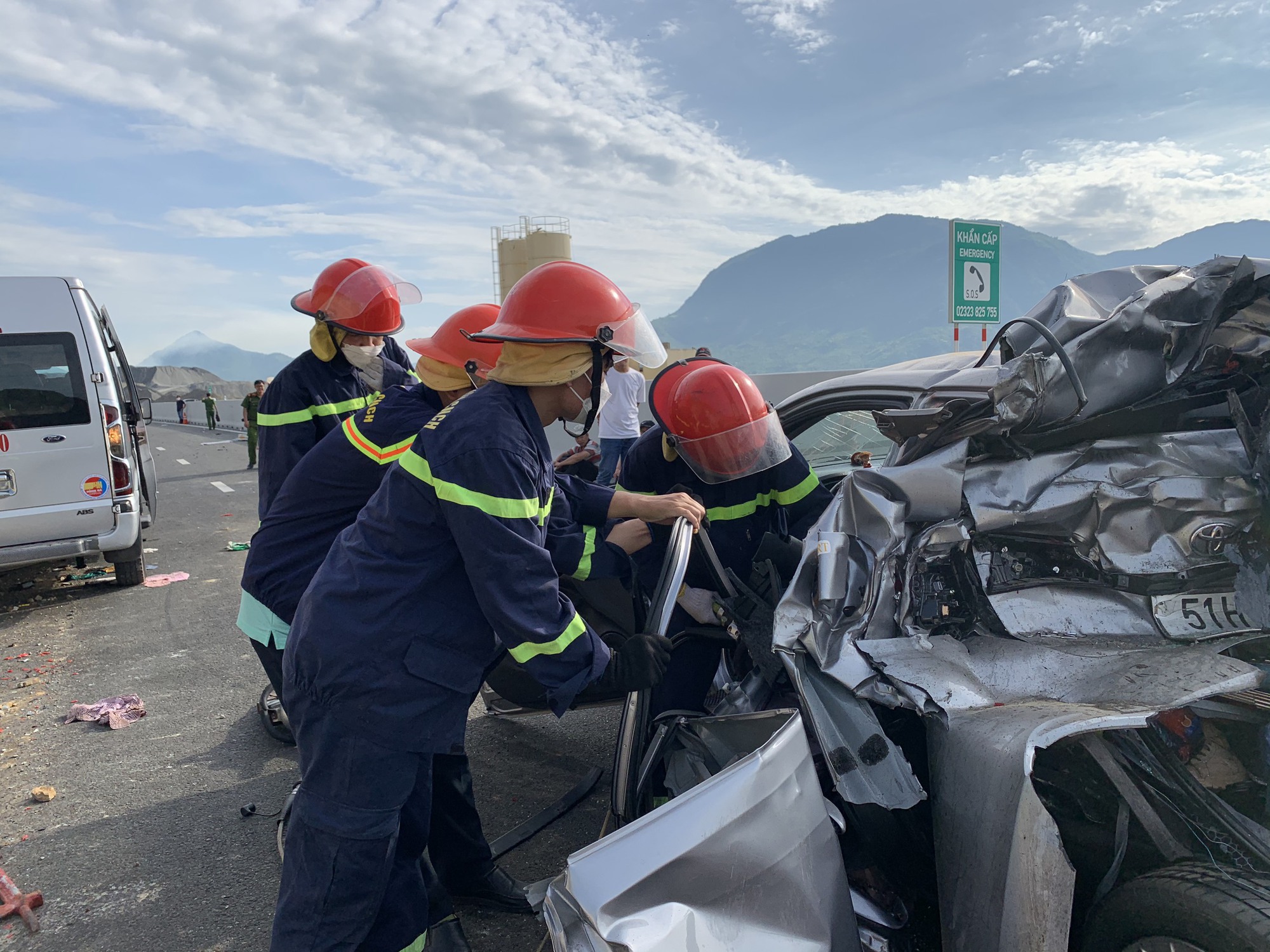 Tai nạn giao thông trên cao tốc Nha Trang - Cam Lâm khiến 4 người thương vong - Ảnh 3.
