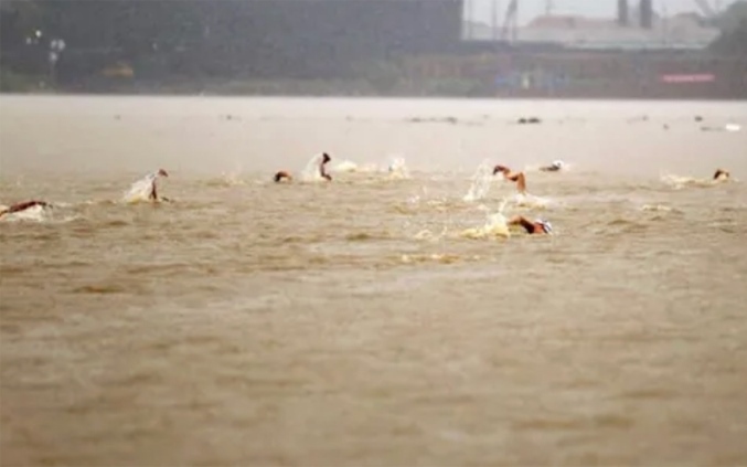 Xót xa một học sinh đuối nước tử vong khi tham gia giải bơi vượt sông