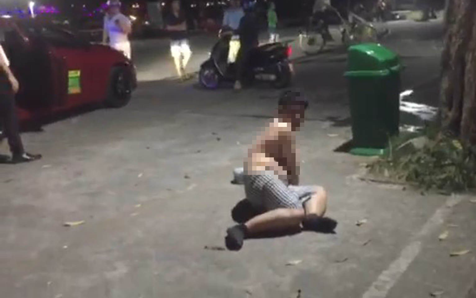 Thông tin mới vụ Phó trưởng ban ở Thừa Thiên Huế nghi say xỉn, hành động phản cảm nơi công cộng