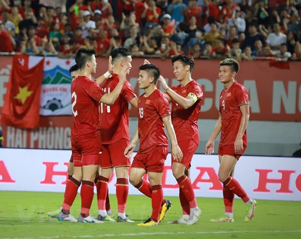 Đội tuyển Việt Nam vững vàng trên đỉnh Đông Nam Á - Ảnh 1.