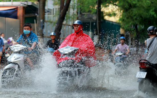 Chiều tối nay miền Bắc mưa lớn, cảnh báo nhiều điểm ngập lụt ở Hà Nội
