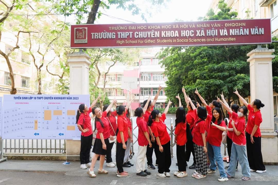Tự nhiên - Nhân văn: Hai trường chuyên của Đại học Quốc gia Hà Nội bước vào cuộc đua cuối - Ảnh 2.