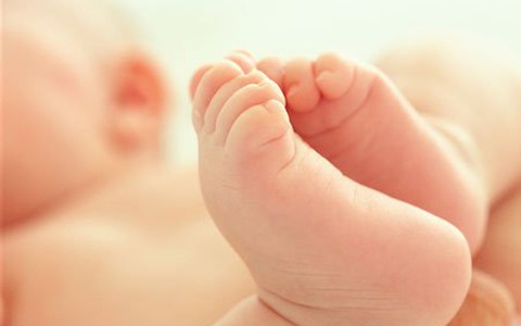 Tật thừa ngón tay, ngón chân ở trẻ khi nào cần phẫu thuật?