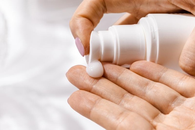 Bộ Y tế thu hồi toàn quốc lô kem chống nắng ghi nhãn SPF 50 nhưng kết quả kiểm nghiệm khác hoàn toàn- Ảnh 1. Bộ Y tế thu hồi toàn quốc lô kem chống nắng ghi nhãn SPF 50 nhưng kết quả kiểm nghiệm khác hoàn toàn- Ảnh 1.