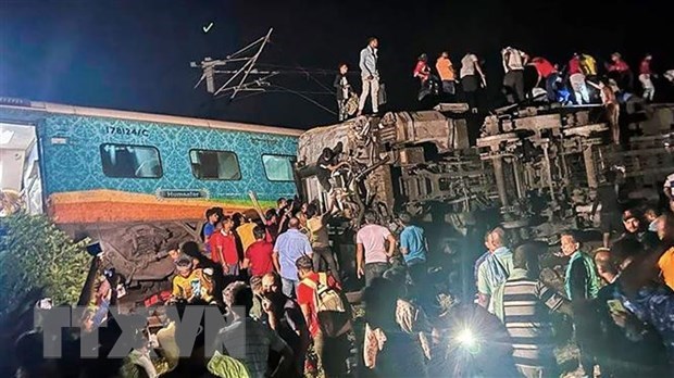 100 thi thể chưa được xác định danh tính sau tai nạn đường sắt ở Ấn Độ - Ảnh 1.
