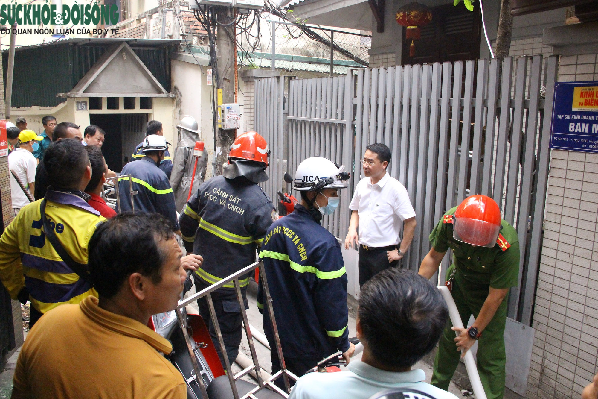 Những hình ảnh đầu tiên về vụ cháy nhà dân tại quận Thanh Xuân - Ảnh 14.