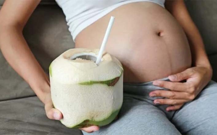 Mẹ bầu uống nước dừa hàng ngày có tốt không?
